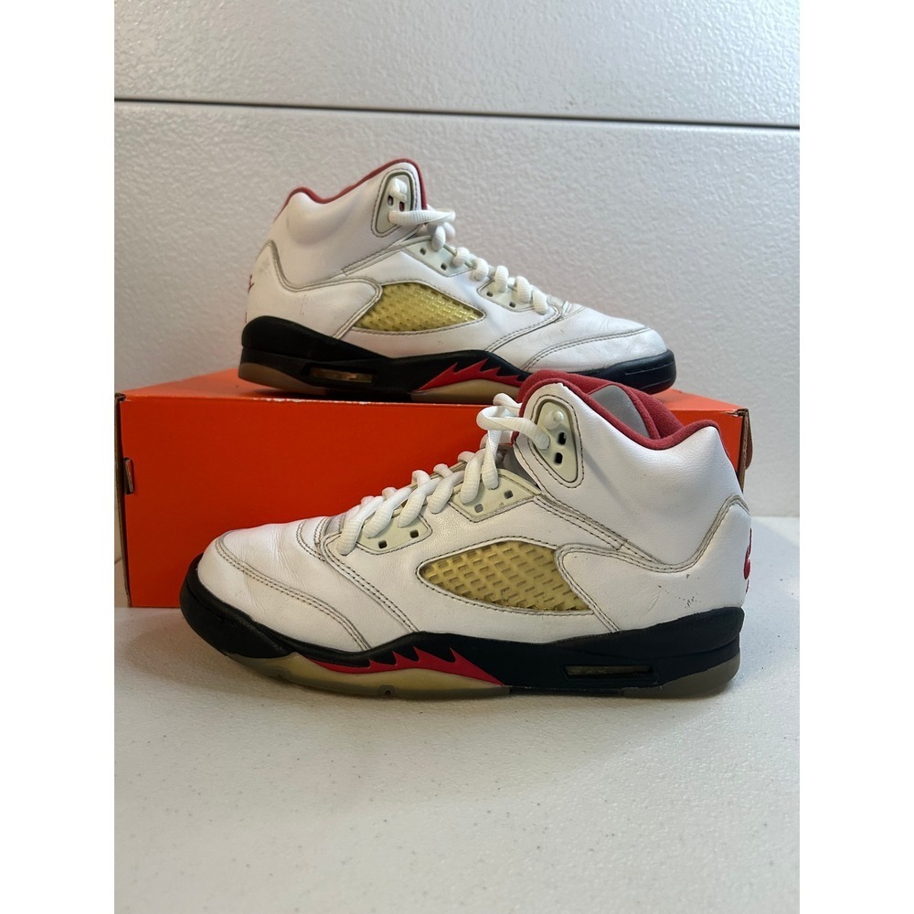 Jordan 5 Retro Fire Red 2016 White Black‎ Red 6.5Y #2551